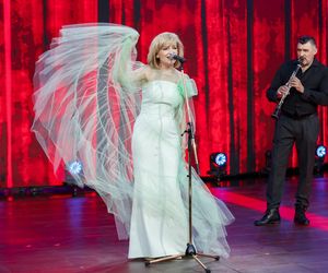 Katarzyna Żak ze łzami w oczach odbiera Nagrodę Publiczności w Opolu: „Nie zapomnę tego do końca życia”