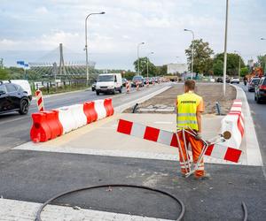 Budowa przejścia dla pieszych przez Wisłostradę opóźniona