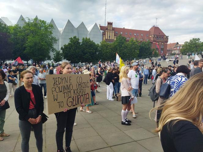 Protesty "Ani Jednej Więcej!" po śmierci Doroty.  Kobiety wyszły na ulice w całej Polsce  