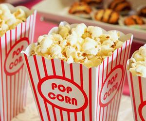 Zrób sam w domu popcorn z masłem, a nie pożałujesz. Przepis jest banalnie prosty