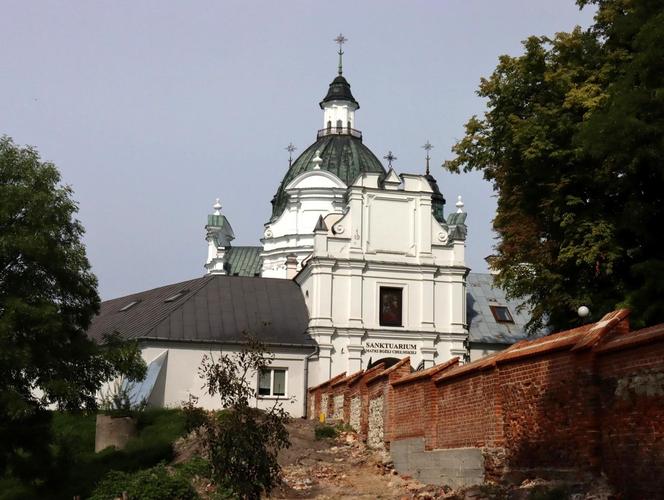 Wyjątkowe odkrycie w Chełmie. Znaleziono groby dziecięce z XIII wieku. Jeden ma cechy "pochówku antywampirycznego"