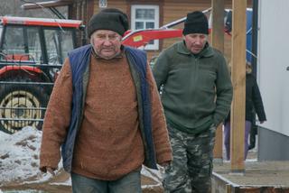 Rolnicy. Podlasie. Gadżety Gienka i Andrzeja. Tyle kosztuje paczka papierosów [ZDJĘCIA]