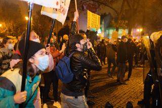 Strajk kobiet w Katowicach. Policja użyła gazu. Są zatrzymania [ZDJĘCIA]