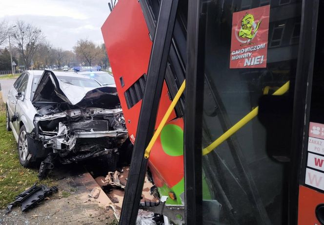 Wypadek w Puławach. 53-latek z 1,6 promila wjechał w autobus miejski