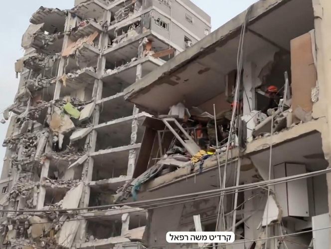 Rakieta trafiła prosto w blok w Izraelu