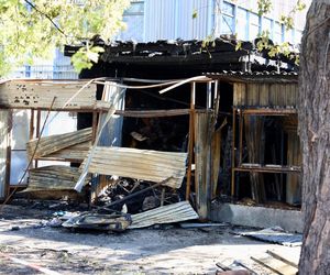 Pożar bazarku w Warszawie. Całkowicie spłonęło 12 budek sprzedażowych. Przyczyny nie są znane