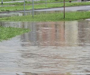   Zalane ulice, woda w budynkach. Dramatyczna sytuacja w powiecie elbląskim