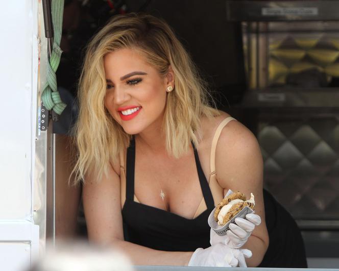 Khloe Kardashian rozdaje lody