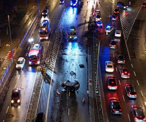 Auto rosyjskiej ambasady dachowało w Warszawie! Odłamki uszkodziły inne pojazdy