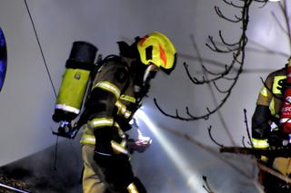 Dramatyczny pożar domu w Otwocku. Strażacy walczyli z żywiołem. Wszystko spłonęło 