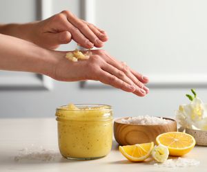 7 sposobów na przesuszone, szorstkie dłonie. Naturalne, domowe i skuteczne 