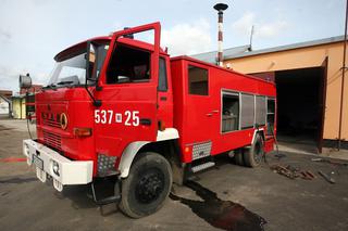 Wóz strażacki zmiażdżył auto w Goliszewie