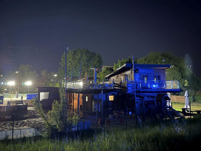 Tragiczna interwencja nad Wisłą w Warszawie. Młody mężczyzna zmarł podczas gry w siatkówkę. Miał 37 lat