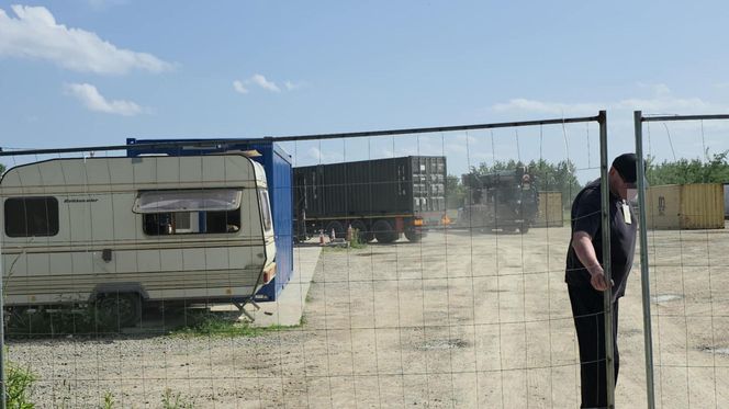 Tajemniczy kontener z bronią i amunicją na Podkarpaciu. W Laszkach pracują służby
