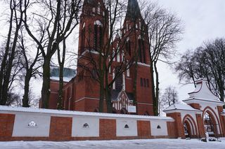 Pomysł na jednodniową wycieczkę niedaleko Lublina. W Garbowie możesz podziwiać kościół w stylu neogotyckim i dworek kupiony od rodziny Czartoryskich! 