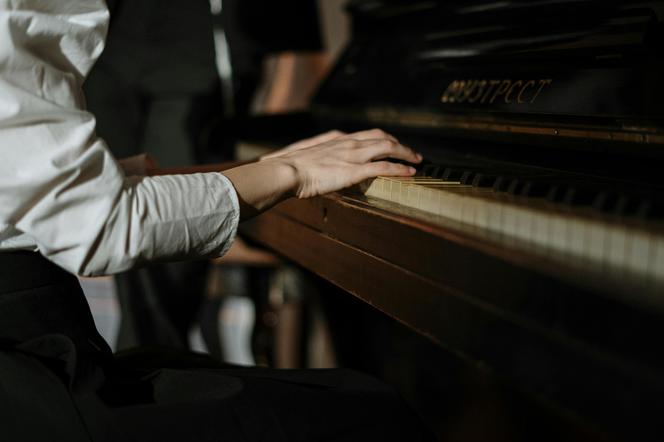 Tymoteusz Bies, młody i zdolny pianista zagra w Koszalinie