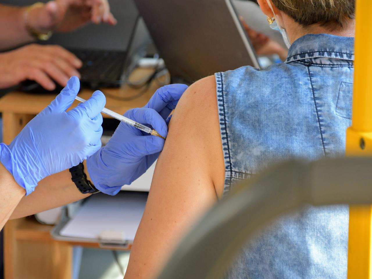 Wrocław. SZCZEPCIObus na ulicach miasta od 26 do 29 sierpnia [HARMONOGRAM, MIEJSCA]