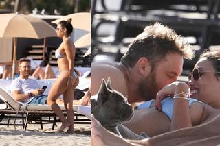 David Guetta z dziewczyną i psem na plaży. I od razu cieplej! [DUŻO ZDJĘĆ]