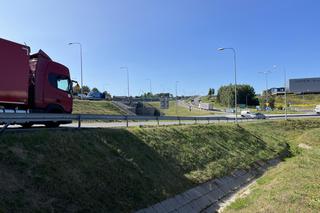 Objazd i ograniczenie prędkości. Ruszyły utrudnienia na S51 w Stawigudzie