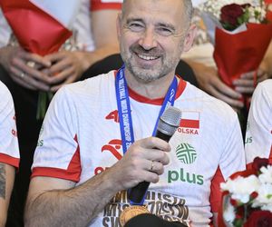 Kibice w szoku! Czekali na siatkarzy, a tu nagle wyszli polscy złoci medaliści