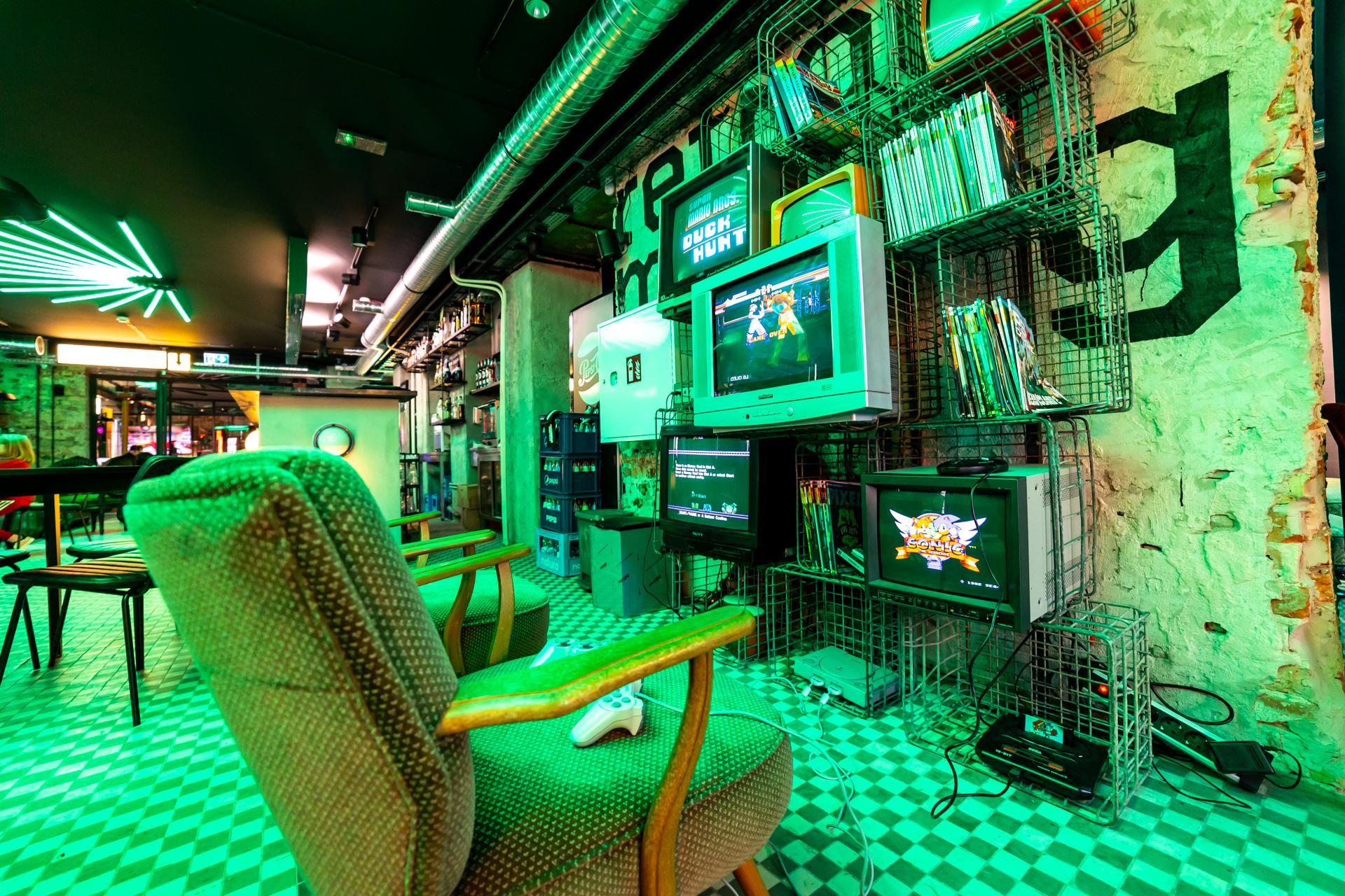 Pub H.4.0.S. Warszawa – retro konsole