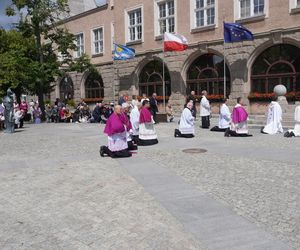 Boże Ciało 2025. Tysiące osób uczestniczyło w olsztyńskich procesjach
