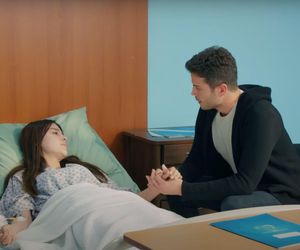 Ege uratuje Zeynep, choć porywacz pchnie ją nożem.
