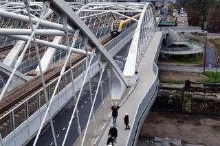 Nowy most kolejowy w Krakowie już otwarty