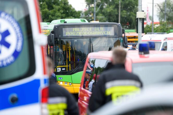 Zderzenie dwóch tramwajów przy rondzie Starołęka! Kilka osób ciężko rannych! 05.08.2021