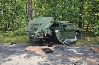 Pojazd armii USA zderzył się z osobówką koło Bolesławca. Jedna osoba w szpitalu 