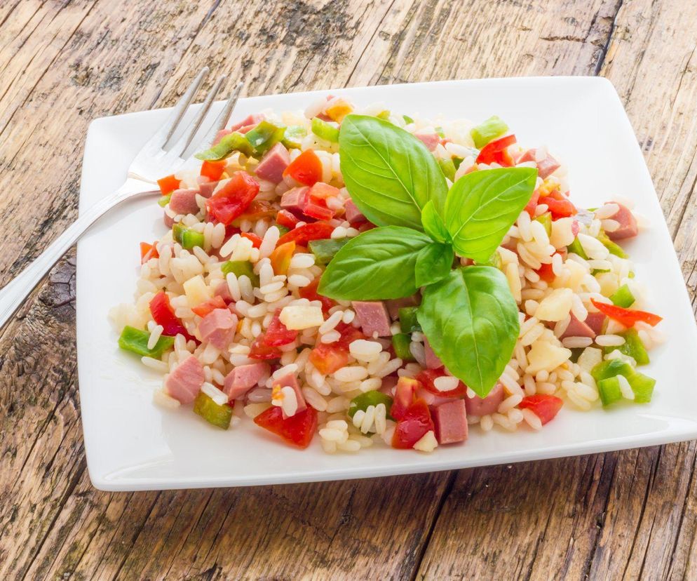 sałatka ryżowa z szynką i porem