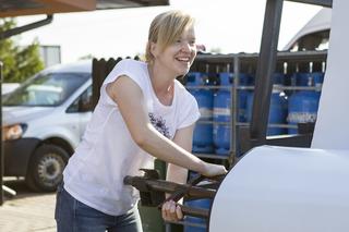 Rolnicy. Podlasie. Monika z Pokaniewa błyszczy w mocnym makijażu. Powalający efekt, nie ta dziewczyna. Ależ komentarze!