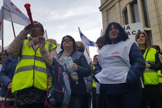 Pracownicy sanepidu w Bydgoszczy wyszli na ulice i zaprotestowali! [ZDJĘCIA]