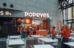 Tłumy na otwarciu Popeyes w Olsztynie. Rekordzista czekał w kolejce ponad 20 godzin