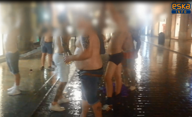 Pijani Brytyjczycy NAGO w sercu Krakowa