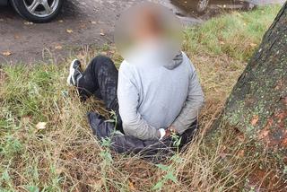 W brudnych ciuchach, z bagażnikiem skradzionych rzeczy