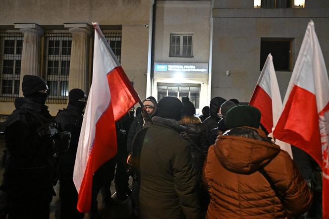 Kolejny dzień protestu przed siedzibą TVP