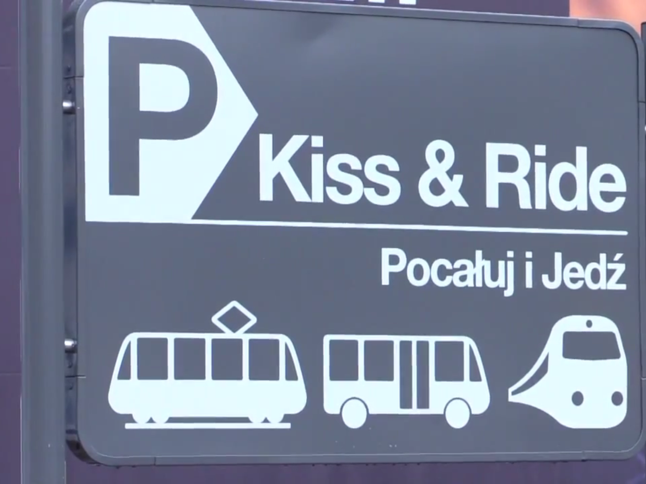 Kiss & Ride w Poznaniu: Masz minutę na buziaka! [AUDIO, WIDEO]