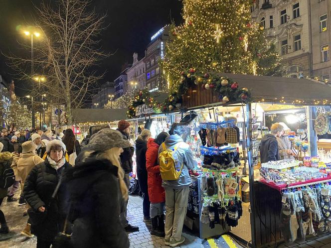 To jeden z najpopularniejszych jarmarków bożonarodzeniowych na świecie! Jak wygląda świąteczna atmosfera w Pradze?