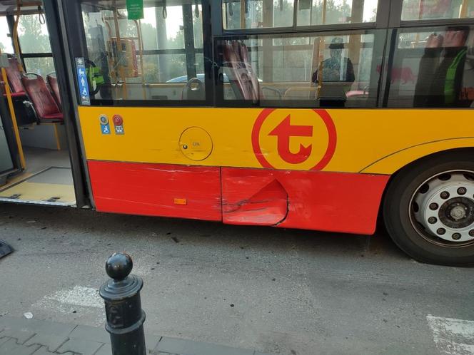 Kolizja autobusu z samochodem osobowym