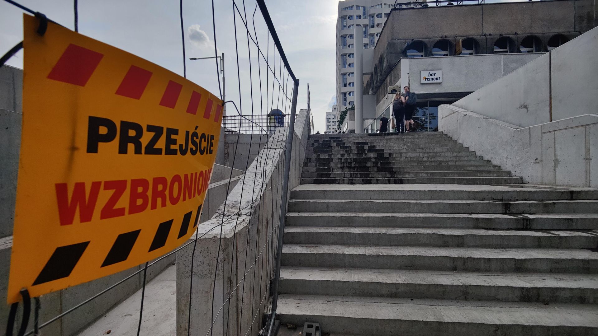 Remont esplanady przy Sedesowcach we Wrocławiu