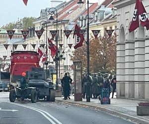 Nazistowskie flagi na Nowym Świecie w Warszawie. Co się dzieje!?
