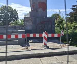 Pomnik szubienic w Olsztynie. Nawrocki i Kaczyński chcieli go zburzyć