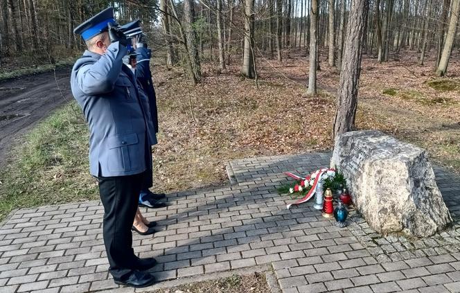 Policjant był jeden, bandytów ośmiu. Śmiertelny strzał padł podczas pościgu