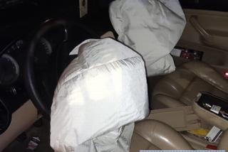 Pijany kierowca staranował i uszkodził pięć samochodów