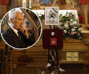 Zadumany Macierewicz na pogrzebie Ewy Dałkowskiej. Był też były wicepremier Gliński [ZDJĘCIA]