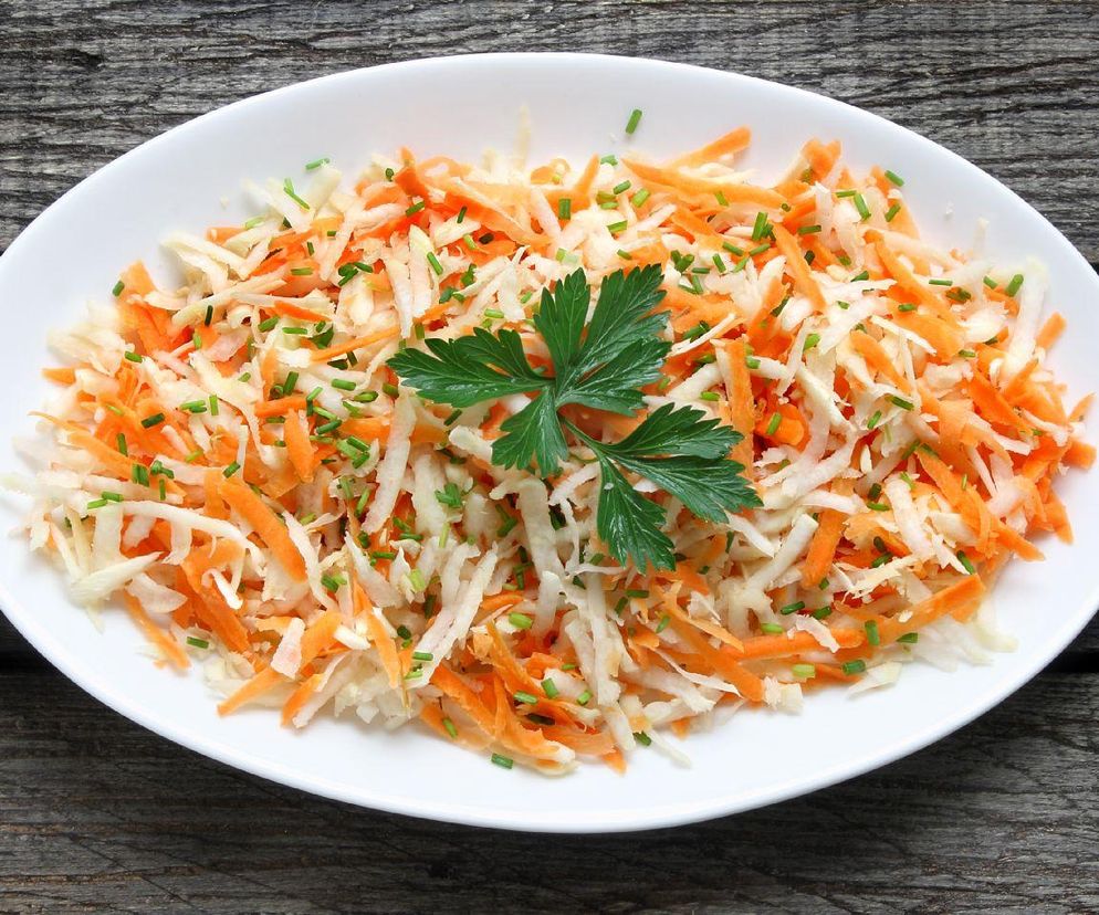 letnia surówka z białej kapusty