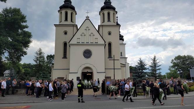 Pogrzeb ofiar zabójstwa w Borowcach. Gianni pożegnał swoich bliskich [ZDJĘCIA]