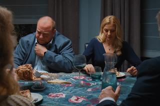 M jak miłość odc. 1717. Staszek (Sławomir Holland), Jagoda (Katarzyna Kołeczek), Krystyna Banach (Dorota Chotecka-Pazura), Tadeusz (Bartłomiej Nowosielski)