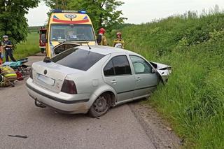 Wypadek na trasie Wozławki - Lidzbark Warmiński. Auto uderzyło w kilka drzew [ZDJĘCIA]